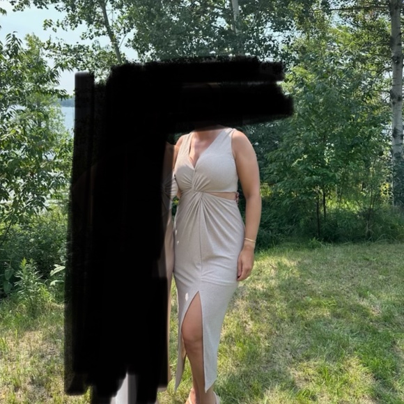 Cocktail dress with cut out - Picture 2 of 2